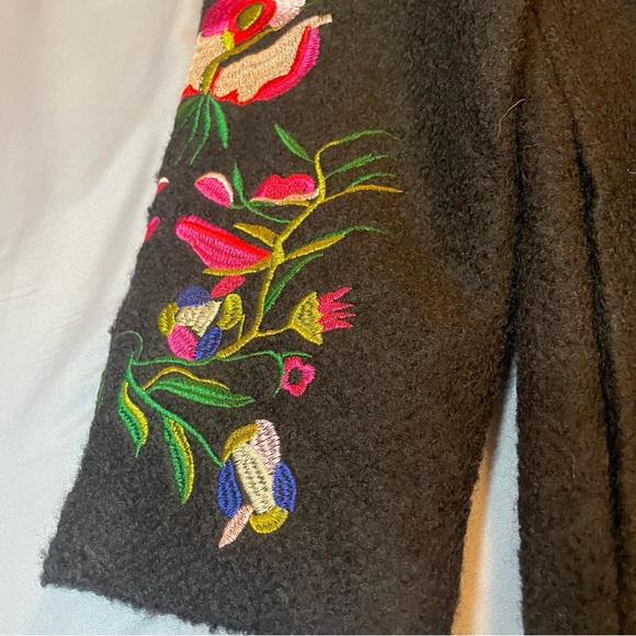 Elegant Vintage Embroidered Floral Black Jacket. 
Size XL - Picture 9 of 15